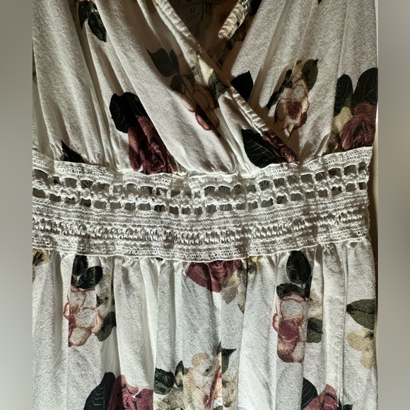 Long, high split cut floral dress - Picture 4 of 4